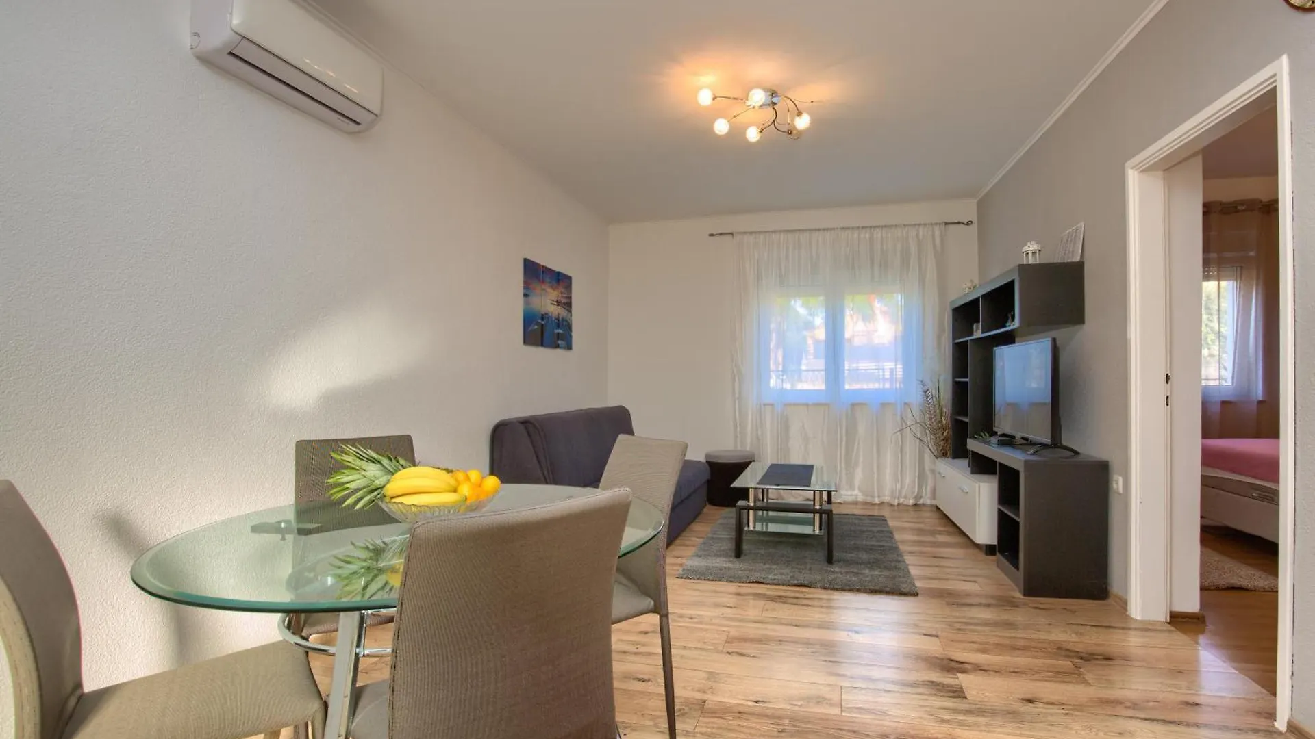 Apartments Lenny Galizana 0*,